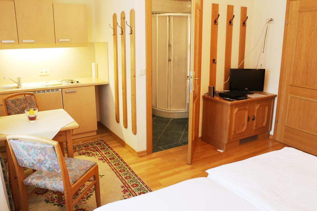 Haus Zu Den Zwei Eichen Perchtoldsdorf Quarto foto