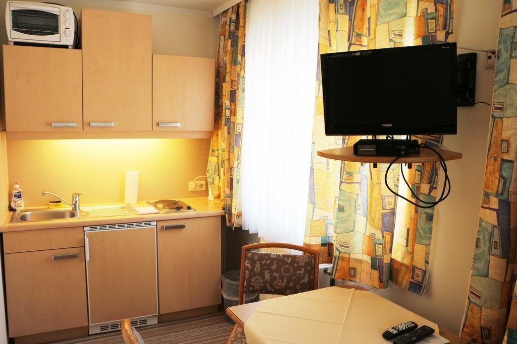 Haus Zu Den Zwei Eichen Perchtoldsdorf Quarto foto