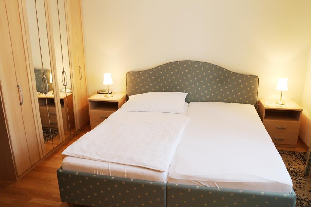 Haus Zu Den Zwei Eichen Perchtoldsdorf Quarto foto